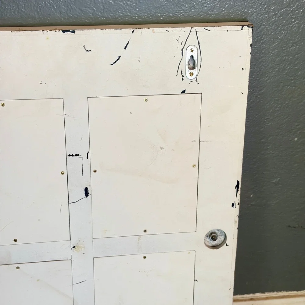 Vtg Distressed White Door Mirror Wall Hook Rack Crystal Knob Farmhouse 14.5x20